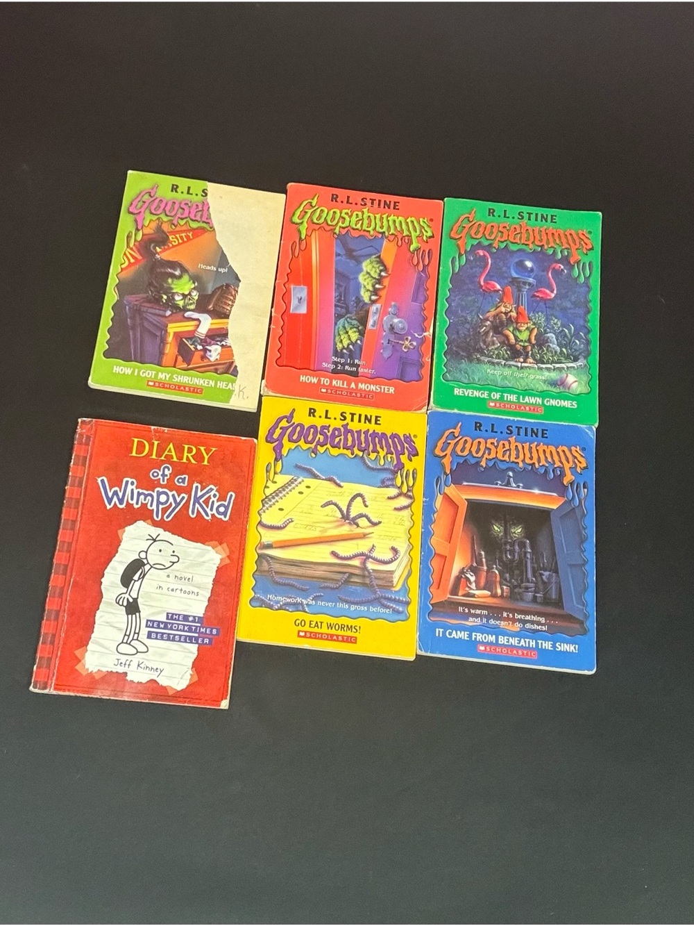Scholastic  5 Goosebumps  & 1 Diary of a Wimpy Kid Paperback Books 📕